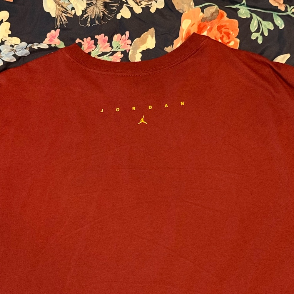 Jordan Essential Men’s T-Shirt Cherrywood Red/Taxi Size 2XL - Picture 4 of 8